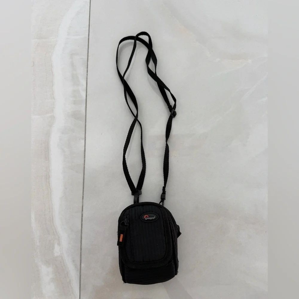 Lowepro Black Digital Camera case with Adjustable Strap and Belt Loop LP 114 GL